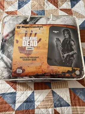 The Walking Dead Daryl Dixon Faux Fur Luxury Blanket - Gray